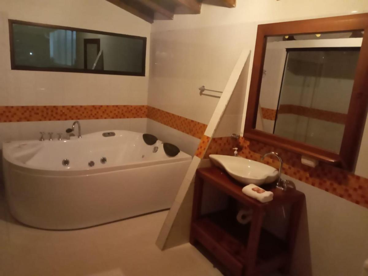 Casa Pastora Coworking Bed and Breakfast Guatapé Exteriör bild